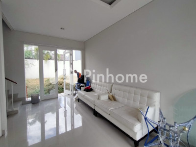 dijual rumah lokasi strategis di jl  kapten haryadi - 3