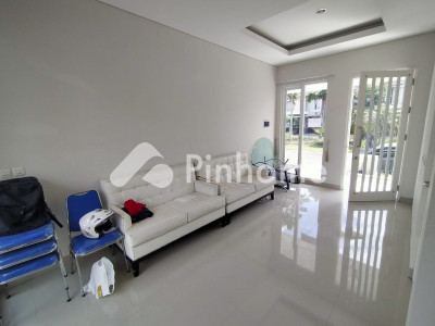 dijual rumah lokasi strategis di jl  kapten haryadi - 2