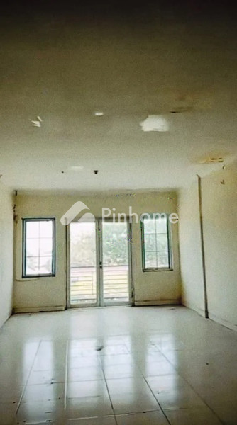 Sewa Ruko di Sepatan, Kab. Tangerang, 3 KM, LT 96m², LB 288m²