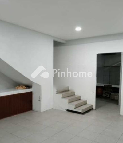 Ruko Dijual di Kembangan, Kota Jakarta Barat, 3 KM, LT 85m², LB 200m²
