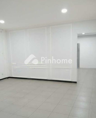 Ruko Dijual di Kembangan, Kota Jakarta Barat, 3 KM, LT 85m², LB 200m²