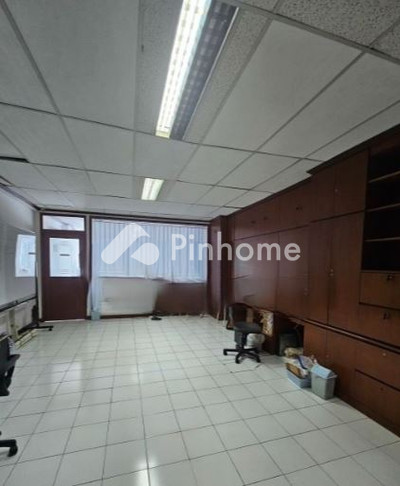 Ruko Dijual di Kebon Jeruk, Kota Jakarta Barat, 4 KM, LT 65m², LB 250m²