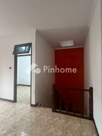 Sewa Rumah di Duren Sawit, Kota Jakarta Timur, 3 KM, LT 90m², LB 160m²