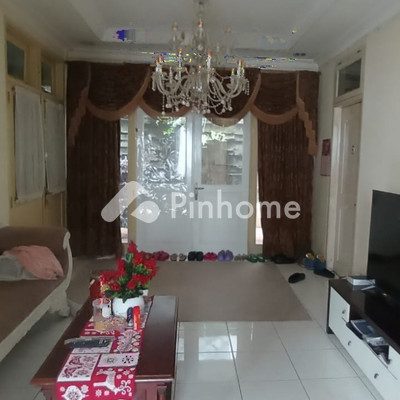 Rumah Dijual di Ciputat Timur, Kota Tangerang Selatan, 4 KM, 5 KT, LT 300m², LB 500m²