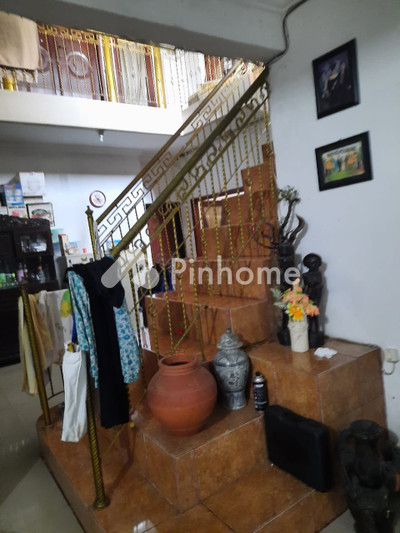Rumah Dijual di Ciputat Timur, Kota Tangerang Selatan, 3 KM, 5 KT, LT 200m², LB 260m²