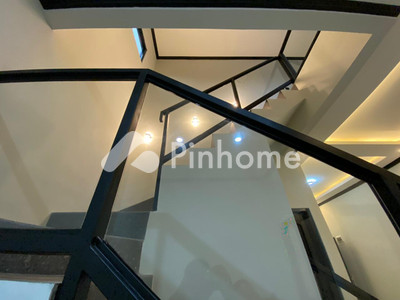 Rumah Dijual di Cinere, Kota Depok, 4 KM, LT 83m², LB 160m²