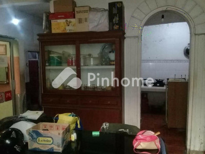 Rumah Dijual di Antapani (Cicadas), Kota Bandung, 3 KM, 6 KT, LT 200m²