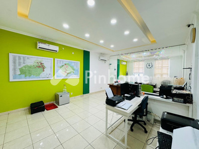 Ruko Dijual di Tebet, Kota Jakarta Selatan, 4 KM, LB 238m²