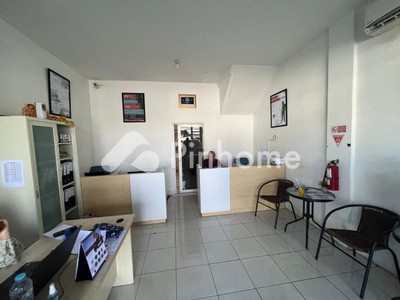 Ruko Dijual di Gunung Anyar (Gununganyar), Kota Surabaya, 2 KM, LB 150m²
