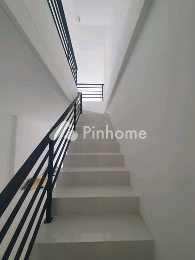 Ruko Dijual di Cengkareng, Kota Jakarta Barat, 1 KM, LB 241m²