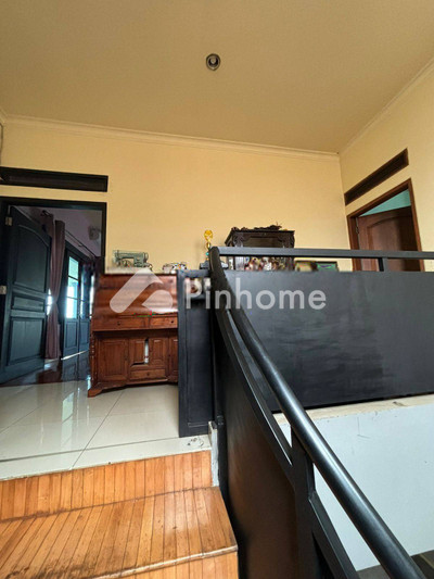 Rumah Dijual di Antapani (Cicadas), Kota Bandung, 5 KM, 5 KT, LT 399m², LB 300m²