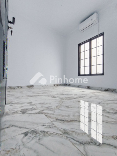 Rumah Dijual di Cimanggis, Kota Depok, 2 KM, 3 KT, LT 50m², LB 80m²