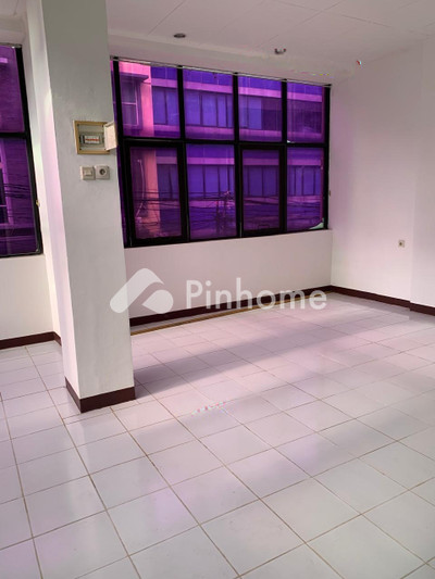 Sewa Ruko di Gambir, Kota Jakarta Pusat, 3 KM, LB 300m²