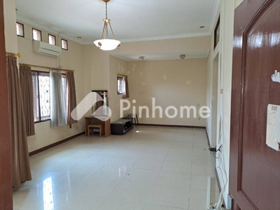 Rumah Dijual di Antapani (Cicadas), Kota Bandung, 4 KM, LT 394m², LB 500m²