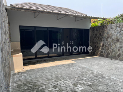 Sewa Rumah di Pademangan, Kota Jakarta Utara, 4 KM, 4 KT, LT 175m², LB 350m²