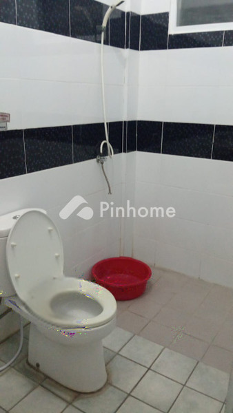 Sewa Ruko di Cempaka Putih, Kota Jakarta Pusat, 2 KM, LB 150m²