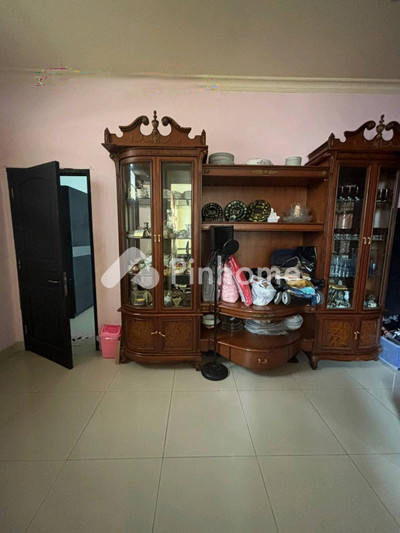 Rumah Dijual di Antapani (Cicadas), Kota Bandung, 5 KM, LT 400m², LB 400m²