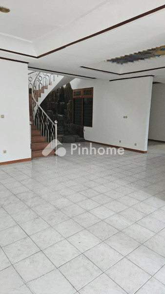 Rumah Dijual di Pesanggrahan, Kota Jakarta Selatan, 4 KM, 4 KT, LT 299m², LB 250m²