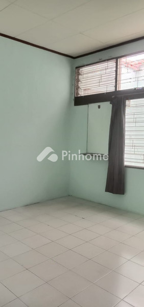 Sewa Rumah di Duren Sawit, Kota Jakarta Timur, 4 KM, 5 KT, LT 300m², LB 350m²