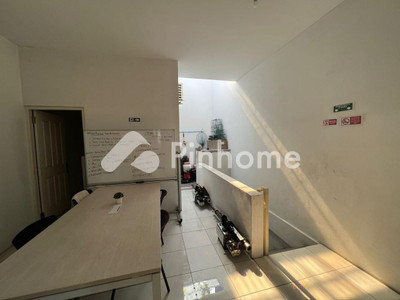 Ruko Dijual di Gunung Anyar (Gununganyar), Kota Surabaya, 2 KM, LB 225m²