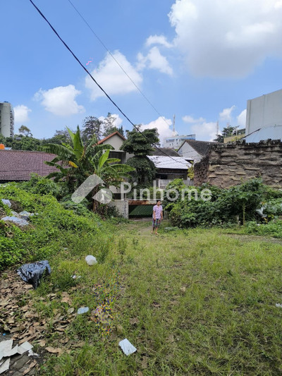 Rumah Dijual di Cidadap, Kota Bandung, 4 KM, 5 KT, LT 1611m², LB 850m²