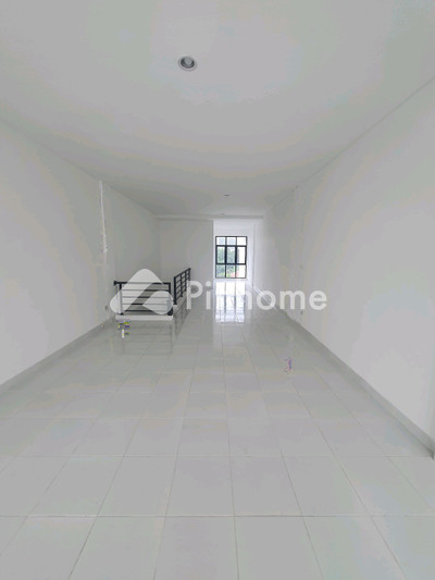 Ruko Dijual di Cengkareng, Kota Jakarta Barat, 1 KM, LB 241m²