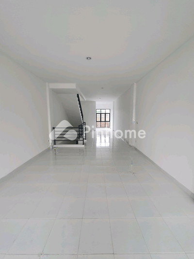 Ruko Dijual di Cengkareng, Kota Jakarta Barat, 1 KM, LB 241m²