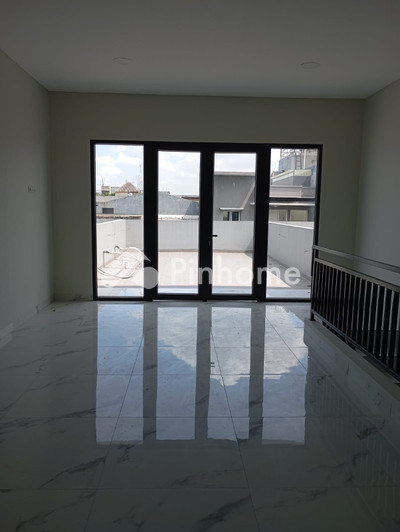 Ruko Dijual di Grogol Petamburan, Kota Jakarta Barat, 4 KM, LB 200m²