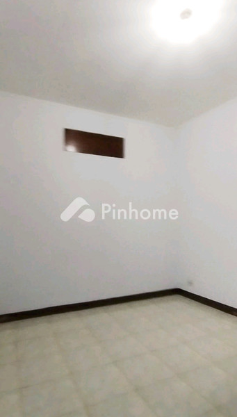 Sewa Rumah di Tebet, Kota Jakarta Selatan, 2 KM, 3 KT, LT 97m², LB 138m²