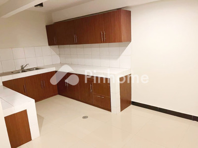 Sewa Rumah di Pademangan, Kota Jakarta Utara, 4 KM, 4 KT, LT 175m², LB 350m²