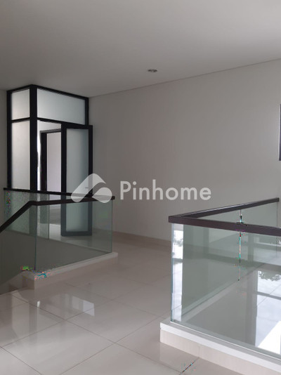 Rumah Dijual di Gedebage, Kota Bandung, 3 KM, 3 KT, LT 190m², LB 196m²