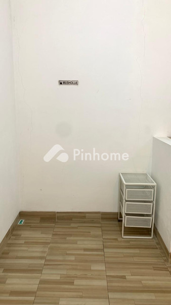 Ruko Dijual di Gunung Putri, Kab. Bogor, 2 KM, LB 45m²