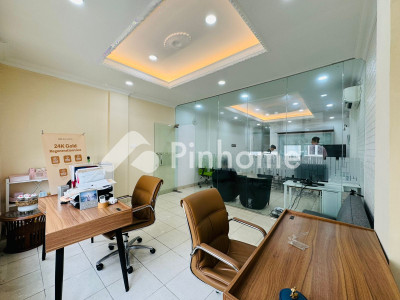 Ruko Dijual di Tebet, Kota Jakarta Selatan, 4 KM, LB 238m²