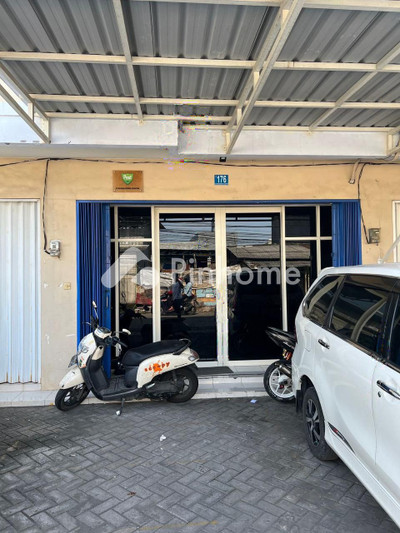 Ruko Dijual di Gunung Anyar (Gununganyar), Kota Surabaya, 2 KM, LB 225m²