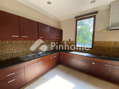 Sewa Rumah di Pademangan, Kota Jakarta Utara, 7 KM, 7 KT, LT 1100m², LB 450m²
