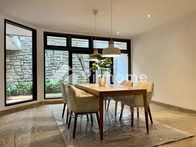 Sewa Rumah di Pademangan, Kota Jakarta Utara, 5 KM, 8 KT, LT 350m², LB 550m²