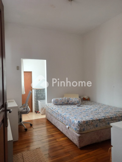Rumah Dijual di Cinere, Kota Depok, 4 KM, 5 KT, LT 200m², LB 350m²