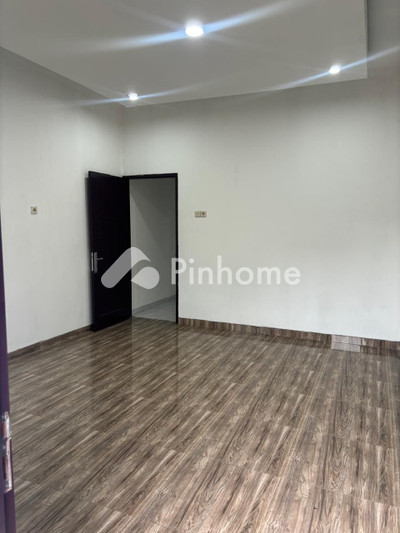 Sewa Rumah di Grogol Petamburan, Kota Jakarta Barat, 2 KM, 2 KT, LT 54m², LB 162m²