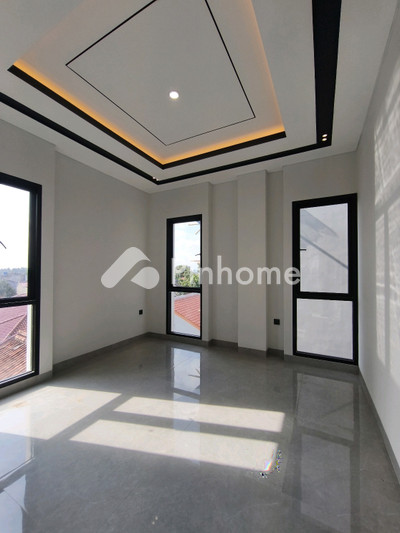 Rumah Dijual di Jagakarsa, Kota Jakarta Selatan, 4 KM, 4 KT, LT 131m², LB 280m²