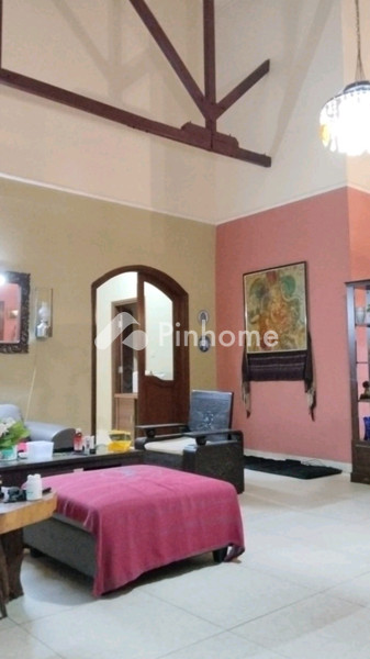 Rumah Dijual di Sawangan, Kota Depok, 2 KM, 3 KT, LT 830m², LB 300m²