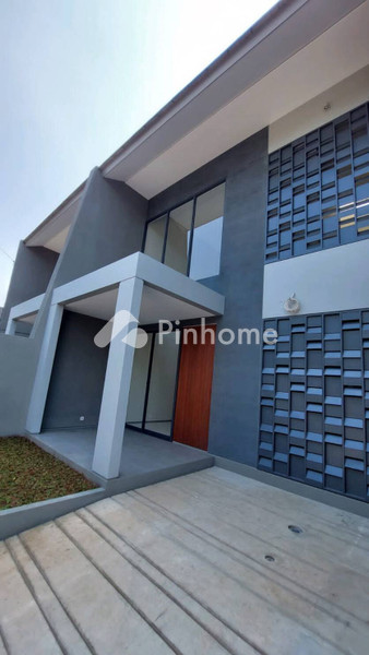 Rumah Dijual di Cinere, Kota Depok, 3 KM, 3 KT, LT 120m², LB 180m²