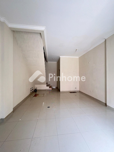 Ruko Dijual di Bekasi Selatan, Kota Bekasi, 3 KM, LB 115m²