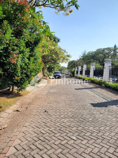 Rumah Dijual di Gunung Anyar (Gununganyar), Kota Surabaya, 3 KM, 3 KT, LT 200m², LB 350m²