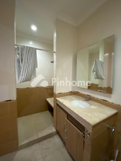 Sewa Rumah di Pademangan, Kota Jakarta Utara, 7 KM, 7 KT, LT 1100m², LB 450m²