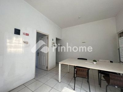 Ruko Dijual di Gunung Anyar (Gununganyar), Kota Surabaya, 2 KM, LB 225m²