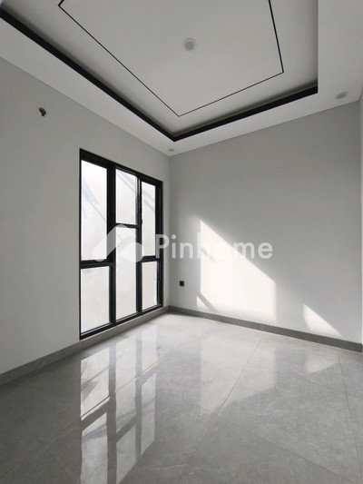 Rumah Dijual di Jagakarsa, Kota Jakarta Selatan, 4 KM, 4 KT, LT 131m², LB 280m²