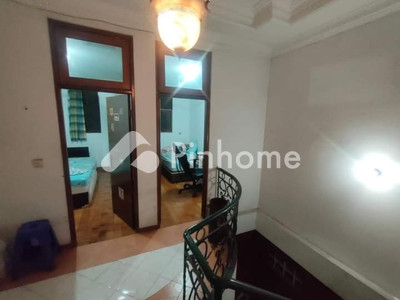 Rumah Dijual di Ciputat Timur, Kota Tangerang Selatan, 4 KM, 4 KT, LT 400m², LB 250m²