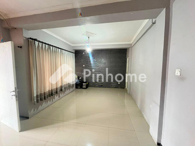 Sewa Rumah di Gubeng, Kota Surabaya, 4 KM, 6 KT, LT 178m², LB 140m²