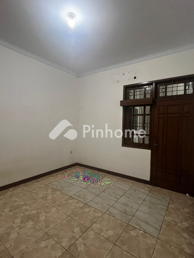 Sewa Rumah di Duren Sawit, Kota Jakarta Timur, 3 KM, LT 90m², LB 160m²