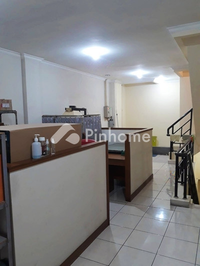 Sewa Ruko di Cengkareng, Kota Jakarta Barat, 3 KM, LB 440m²